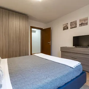 guglie-design-apartment.hotelslidodijesolo.com/